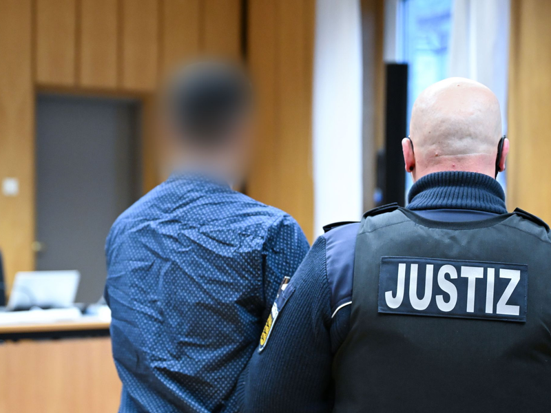 Ein 31-Jähriger soll vor allem in Baden-Württemberg und Nordrhein-Westfalen theoretische Führerscheinprüfungen für Fahrschüler absolviert haben und dafür 12.000 Euro erhalten haben.  - Foto: Katharina Kausche/dpa