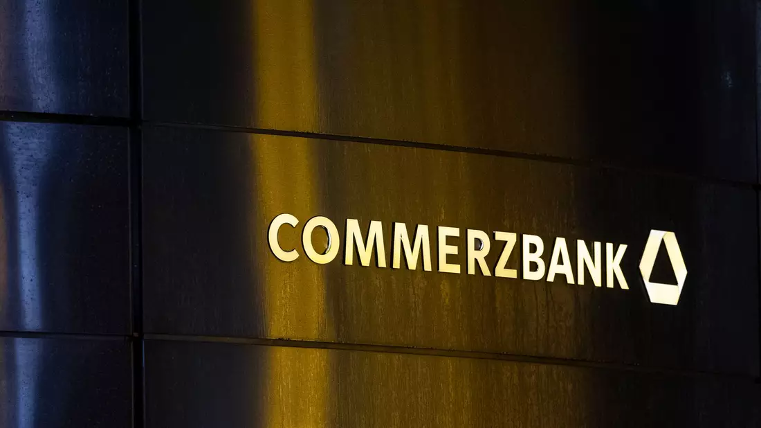 Die Commerzbank schüttet ihren kompletten Gewinn an die Aktionäre aus (Archivbild) - Bild: Hannes P. Albert/dpa