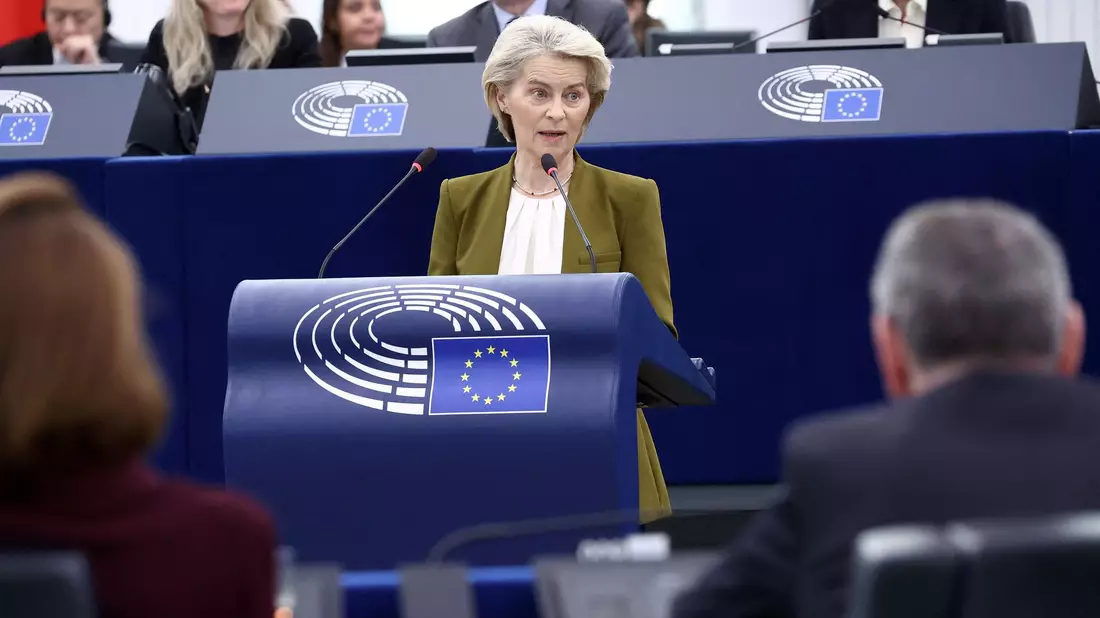 Ursula von der Leyen betonte die Bedeutung des Bürokratieabbaus für Europas Wettbewerbsfähigkeit.  - Bild: Frederick Florin/AFP/dpa