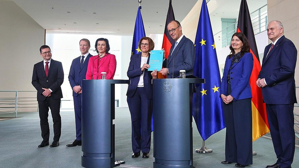 Übergabe EFI-Gutachten am 11.02.2026 - Foto: via dts Nachrichtenagentur