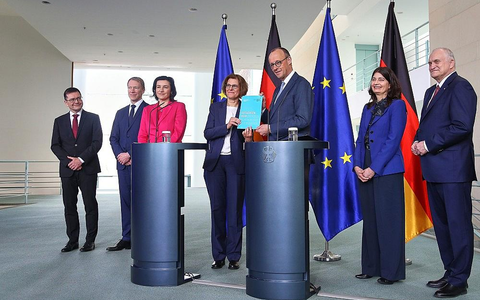 Übergabe EFI-Gutachten am 11.02.2026 - Foto: via dts Nachrichtenagentur