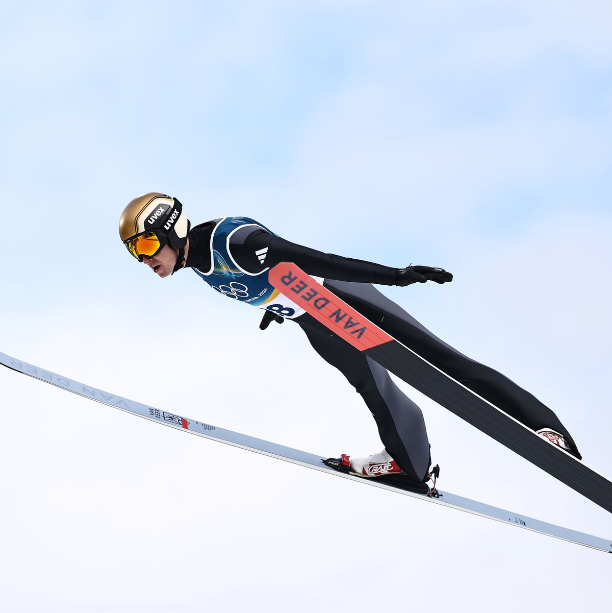 Vinzenz Geiger brachte sich beim Skispringen in eine gute Ausgangsposition, für Edelmetall reichte es trotzdem nicht. - Foto: Daniel Karmann/dpa