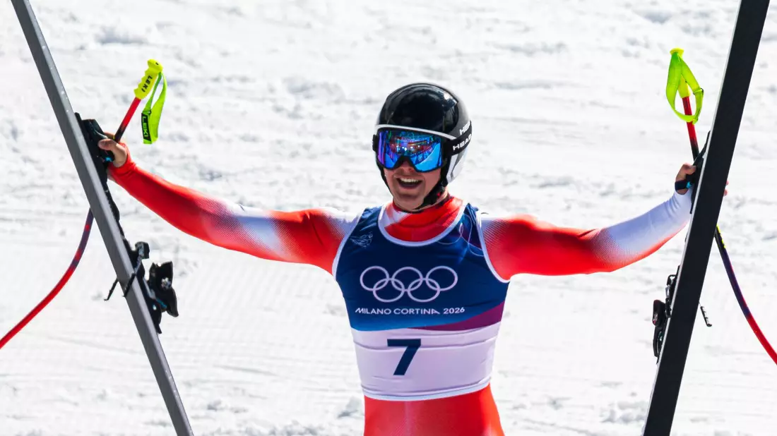 Franjo von Allmen bejubelt seinen nächsten Olympia-Triumph. - Bild: Peter Klaunzer/KEYSTONE/dpa