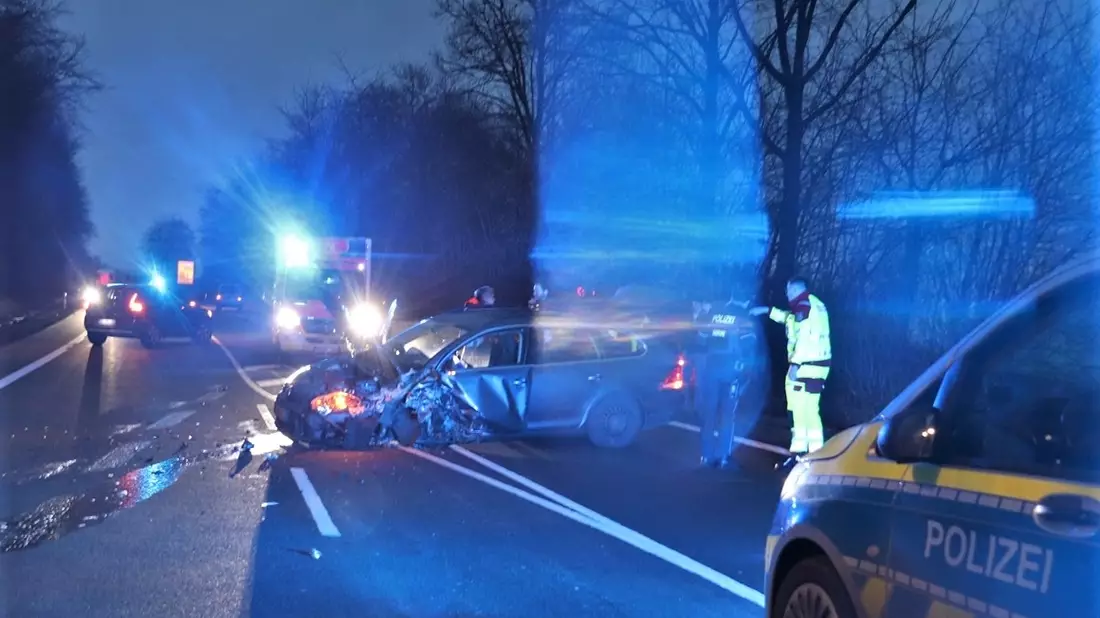 POL-HX: Auto gerät in Gegenverkehr - Bild: presseportal.de