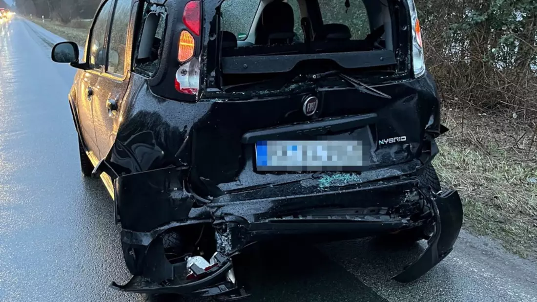 POL-HX: Unfall mit Bus nach missglücktem Wendemanöver - Bild: presseportal.de