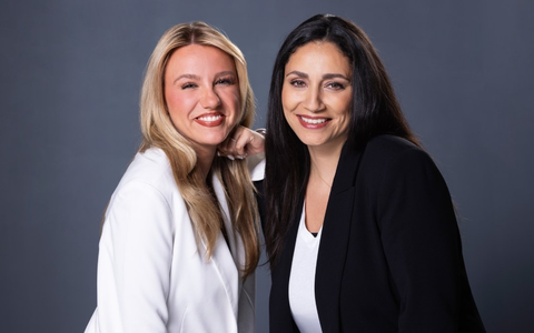 Vertriebsqualität ist kein Zufall: Zehra Serdar und Laura Loos von der D2D Masterclass verraten, warum fehlende Standards im D2D-Vertrieb erhebliche wirtschaftliche Schäden verursachen können - Foto: presseportal.de