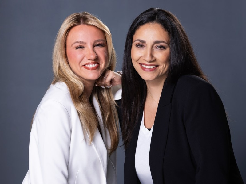 Vertriebsqualität ist kein Zufall: Zehra Serdar und Laura Loos von der D2D Masterclass verraten, warum fehlende Standards im D2D-Vertrieb erhebliche wirtschaftliche Schäden verursachen können - Foto: presseportal.de