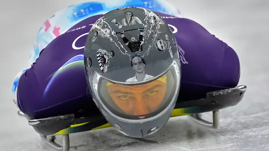 Darf seinen besonderen Helm bei Olympia nicht mehr tragen: Der Ukrainer Wladyslaw Heraskewytsch. - Bild: Alessandra Tarantino/AP/dpa