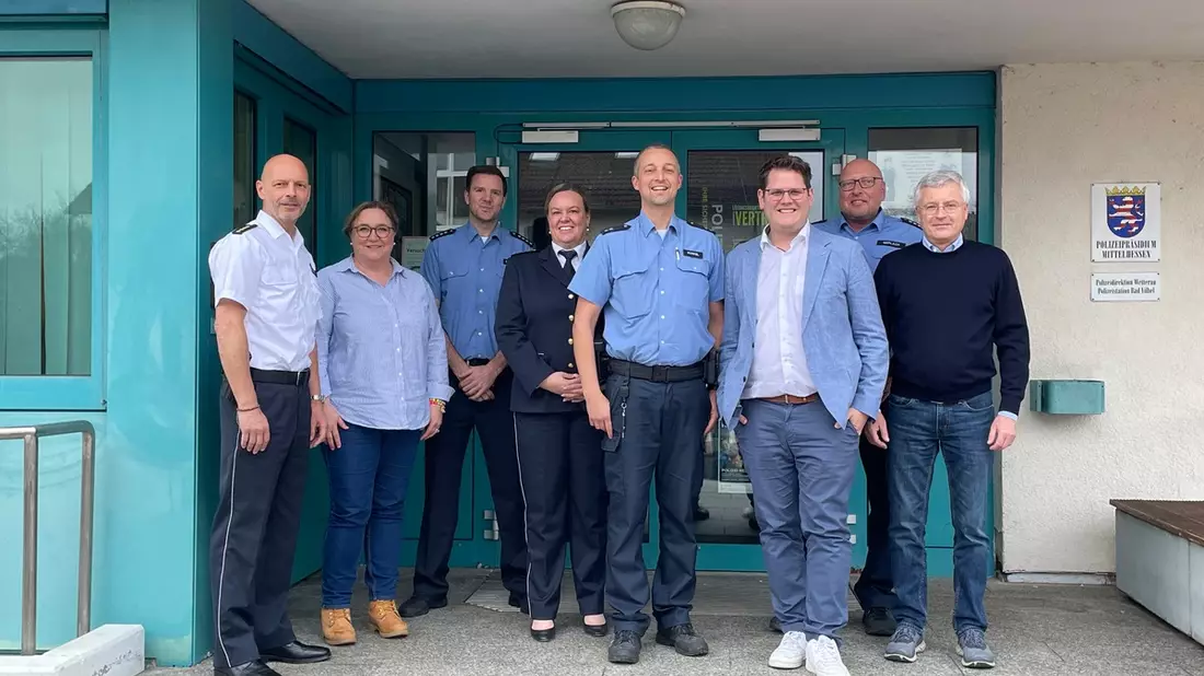 Mittelhessen: WETTERAUKREIS: + Bürgernah und ansprechbar, der SvO ist für alle da - Thomas Kunkel als Schutzmann vor Ort in Bad Vilbel vorgestellt + - Bild: presseportal.de