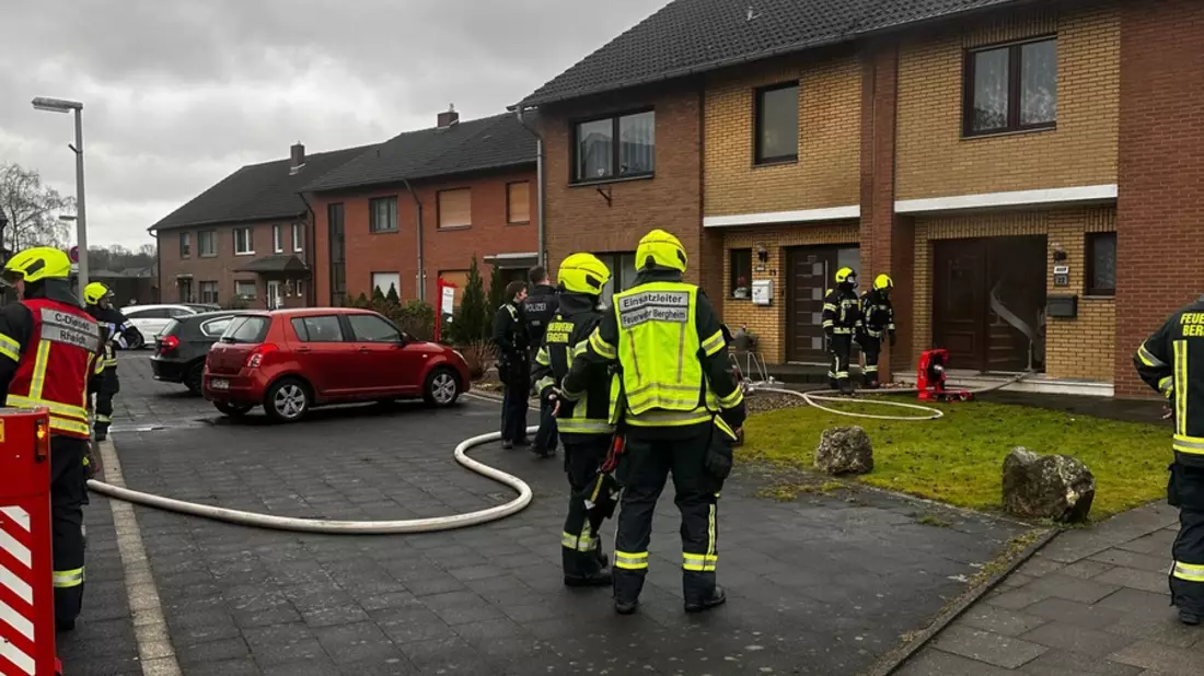 FW Bergheim: Kellerbrand in einem Reihenhaus in Bergheim -Niederaußem - Bild: presseportal.de
