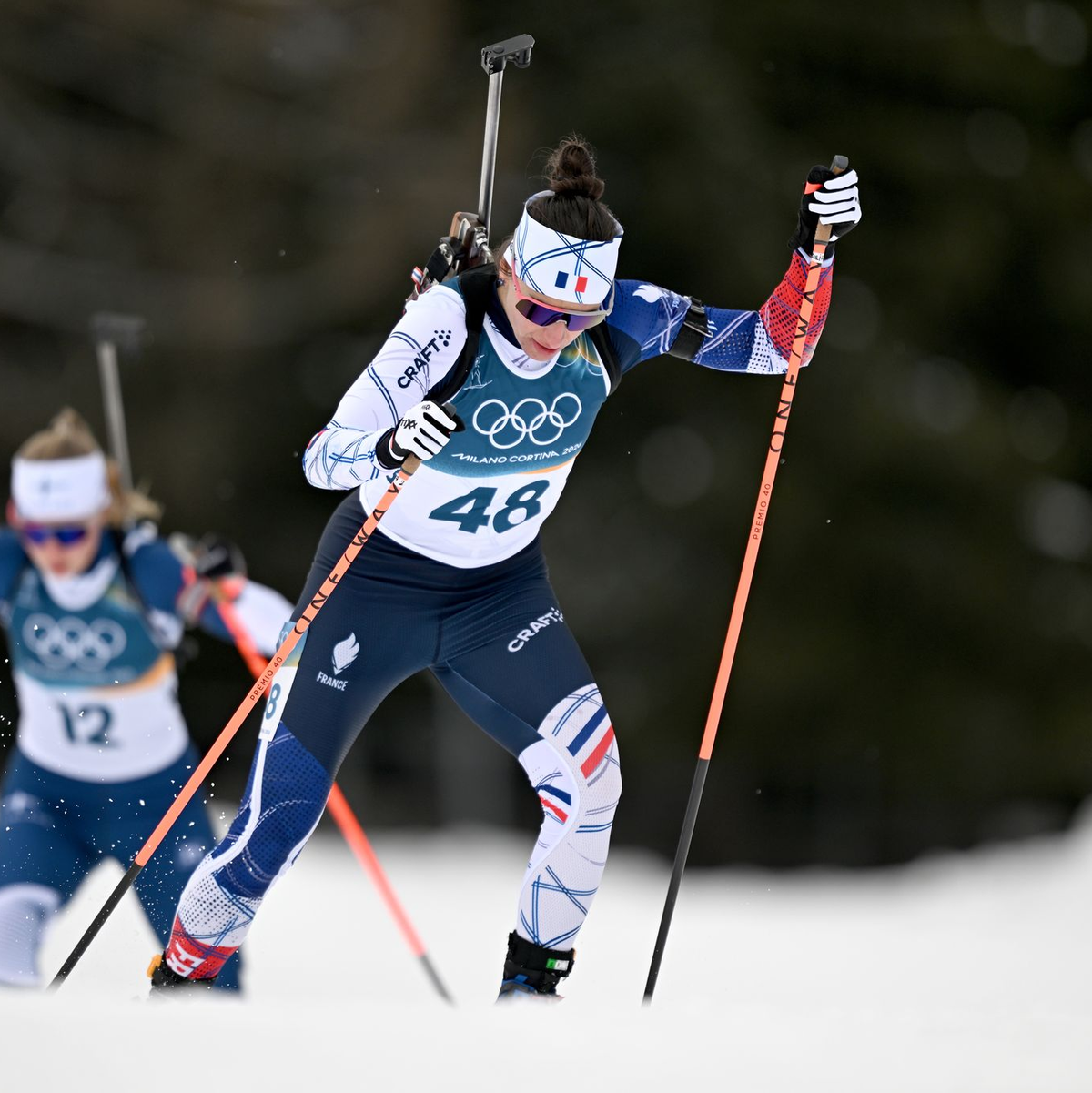 Zweites Rennen, zweites Gold: Julia Simon. - Foto: Hendrik Schmidt/dpa