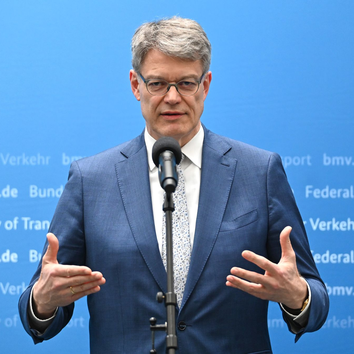 Ein neues Preisschild wollte der Minister nicht nennen. - Foto: Elisa Schu/dpa