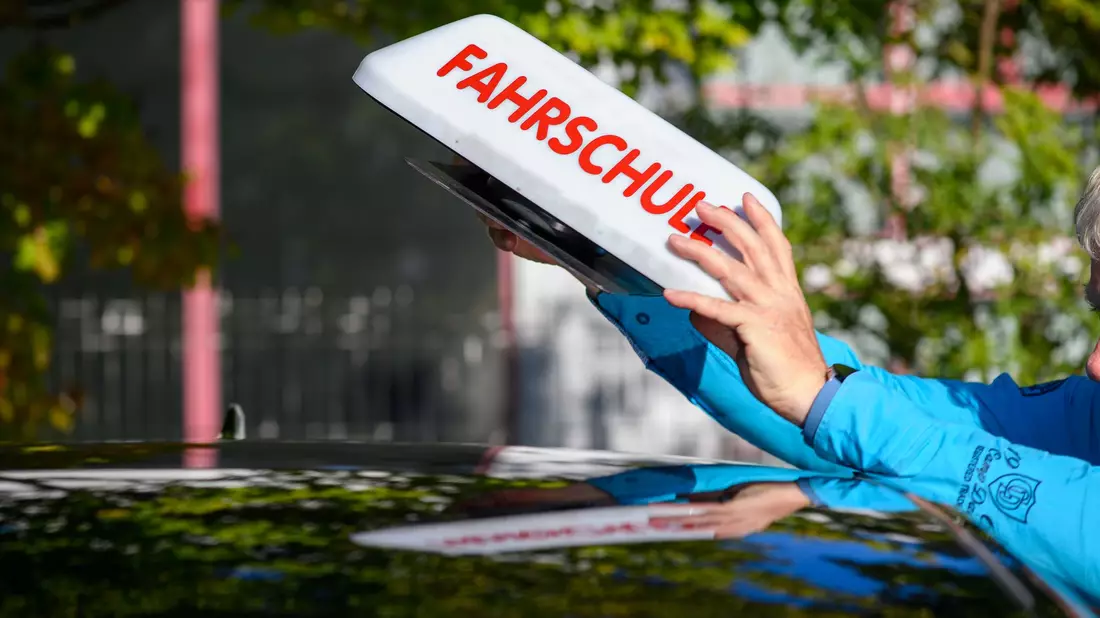Ziel: Die Kosten für den Führerschein senken. (Archivbild) - Bild: Klaus-Dietmar Gabbert/dpa