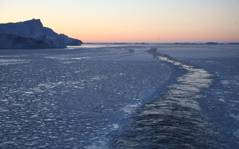 Das Eis über Grönland verringerte sich 2025 im 29. Jahr in Folge. Es schmilzt direkt oder fließt ins Meer. (Illustration) - Foto: Steffen Trumpf/dpa