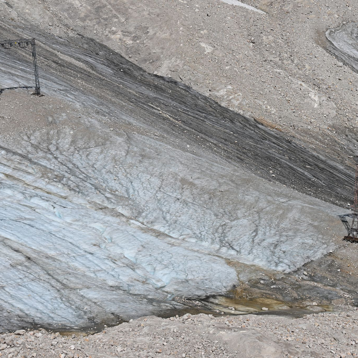 Die deutschen Gletscher sind stark zurückgegangen - wie hier auf dem Zugspitzplatt. (Illustration) - Foto: Angelika Warmuth/dpa