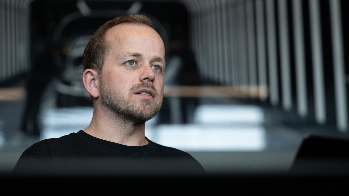 Tesla-Werksleiter André Thierig kritisiert die IG Metall, die Vorwürfe zurückweist. (Archivbild) - Foto: Sebastian Gollnow/dpa