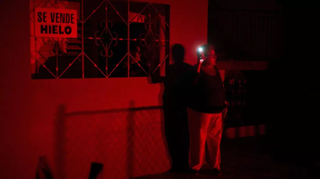 Wegen der Energiekrise müssen die Kubaner seit Jahren täglich stundenlang ohne Elektrizität auskommen. (Archivbild) - Bild: Ramon Espinosa/AP/dpa
