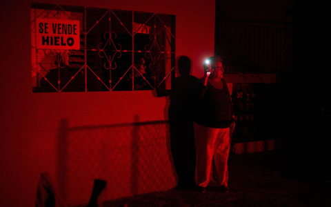 Wegen der Energiekrise müssen die Kubaner seit Jahren täglich stundenlang ohne Elektrizität auskommen. (Archivbild) - Foto: Ramon Espinosa/AP/dpa