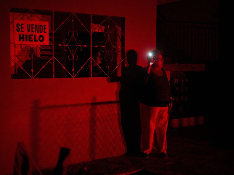 Wegen der Energiekrise müssen die Kubaner seit Jahren täglich stundenlang ohne Elektrizität auskommen. (Archivbild) - Foto: Ramon Espinosa/AP/dpa