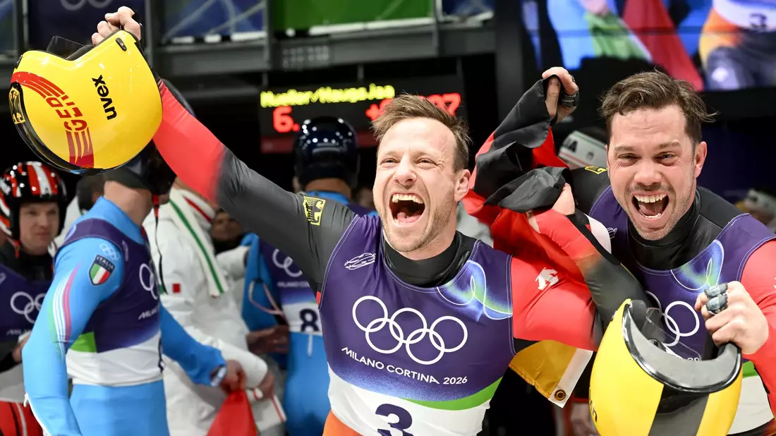 Freuen sich über Platz drei: Tobias Wendl und Tobias Arlt - Bild: Robert Michael/dpa