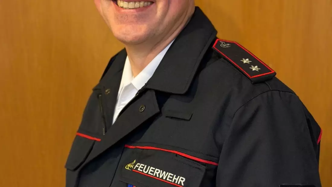 FW Weinheim: Ehrenamt mit Wirkung. Deutsches Feuerwehr Ehrenkreuz in Silber für Sven Weygoldt - Bild: presseportal.de
