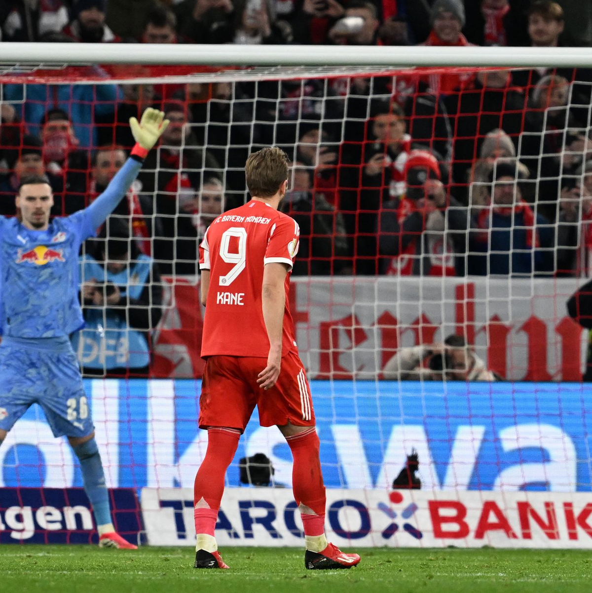 Harry Kane ist vom Punkt mal wieder Extraklasse. - Foto: Sven Hoppe/dpa