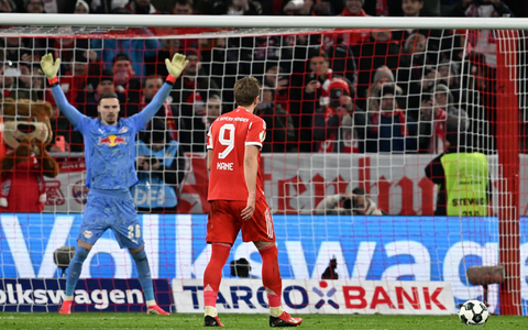 Harry Kane ist vom Punkt mal wieder Extraklasse. - Foto: Sven Hoppe/dpa