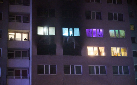 Feuerwehrkräfte löschten den Brand. - Foto: Annette Riedl/dpa