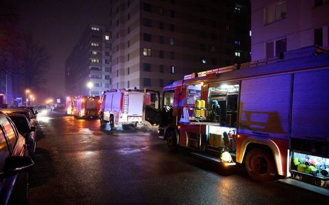 20 Wohnung sind laut Feuerwehr derzeit unbewohnbar. - Foto: Annette Riedl/dpa