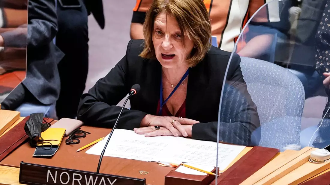Die Kinder der früheren Top-Diplomatin Mona Juul sollen in Epsteins Testament mit Millionen bedacht worden sein. (Archivbild) - Bild: John Minchillo/AP/dpa
