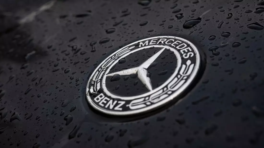 Gewinneinbruch bei Mercedes-Benz. (Archivbild) - Bild: Marijan Murat/dpa