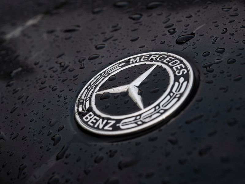 Gewinneinbruch bei Mercedes-Benz. (Archivbild) - Foto: Marijan Murat/dpa