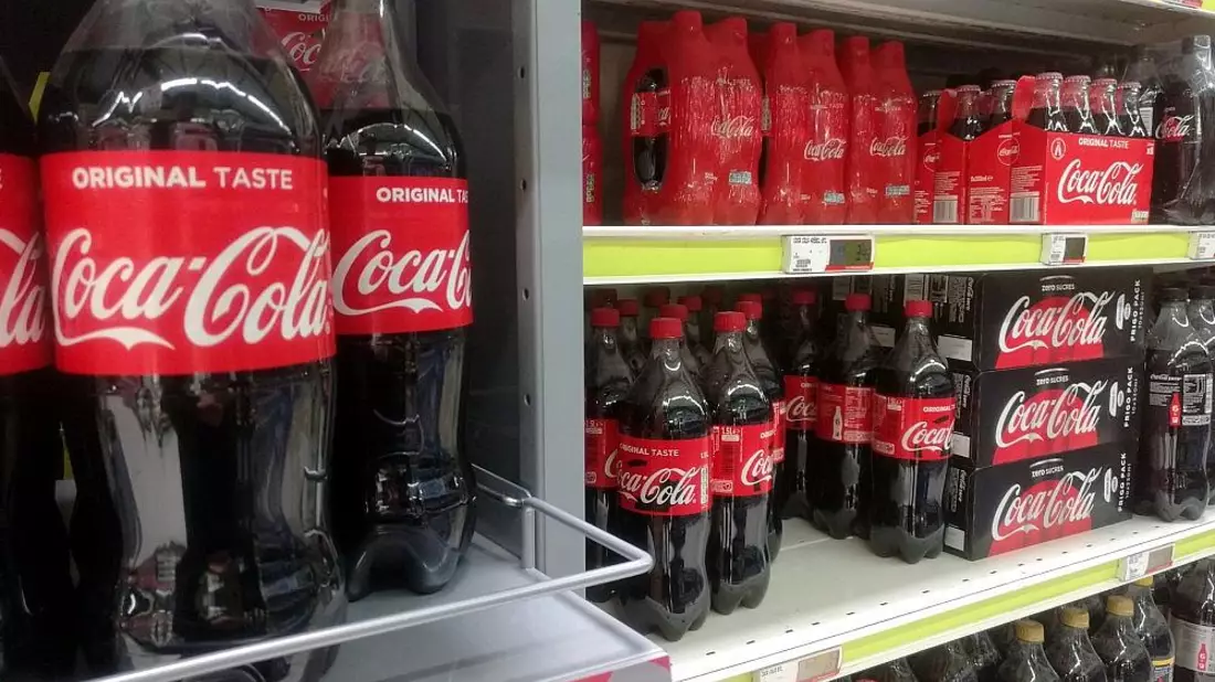 Coca-Cola in einem Supermarktregal (Archiv) - Bild: via dts Nachrichtenagentur