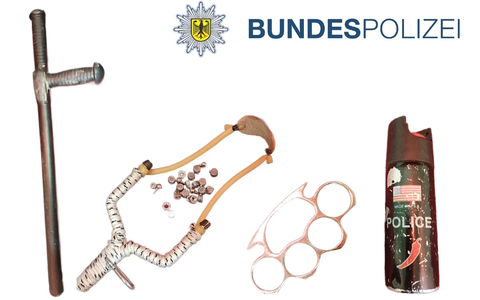 BPOLI LUD: Bundespolizei stellt gefährliches Waffenarsenal bei Kontrolle in Hagenwerder sicher - Foto: presseportal.de