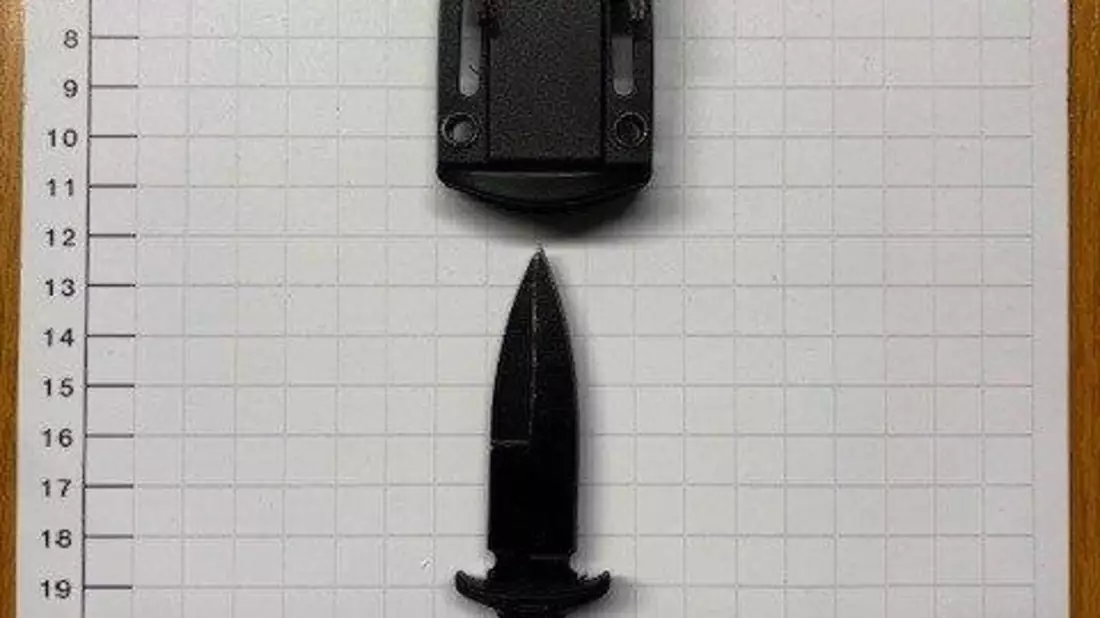 BPOL NRW: Bundespolizei beschlagnahmt Neck-Knife im Hauptbahnhof Gelsenkirchen - Bild: presseportal.de