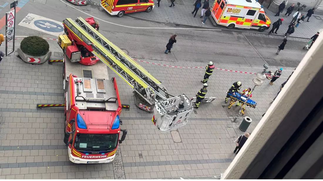 FW-M: Große Technik vor dem Spielzeugmuseum (Altstadt) - Bild: presseportal.de