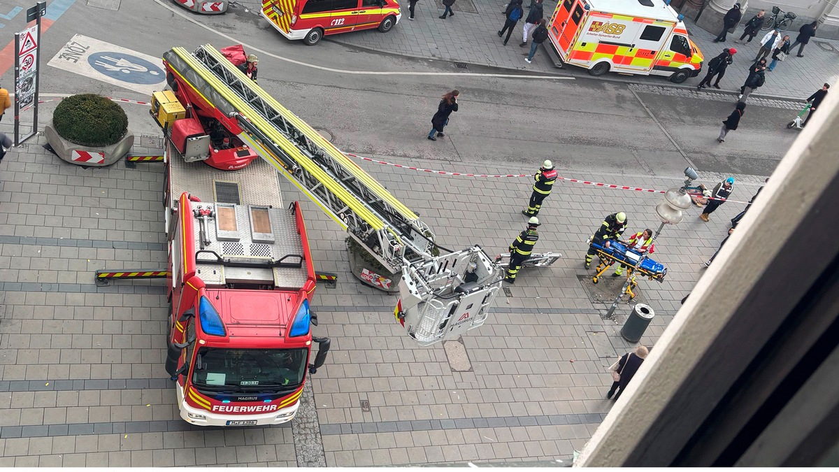 FW-M: Große Technik vor dem Spielzeugmuseum (Altstadt) - Foto: presseportal.de