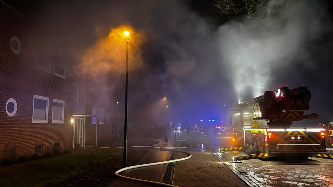 FW-HEI: Wohnungsbrand in Mehrfamilienhaus - Eine verletzte Person in Brunsbüttel - Bild: presseportal.de