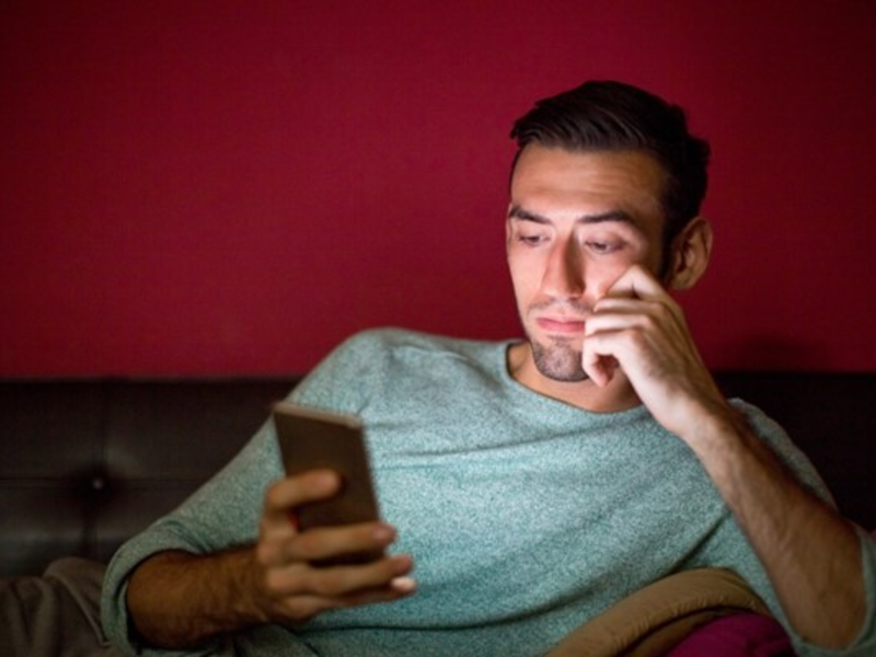 Phänomen Doomscrolling - Foto: @freepik.com/katemangostar 