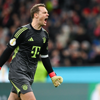 Auf dem Weg nach Berlin: Bayern-Kapitän Manuel Neuer jubelt nach dem Einzug ins Halbfinale.  - Foto: Sven Hoppe/dpa