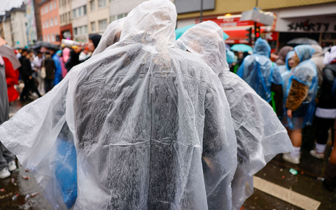 Erst Regen, dann womöglich noch Schnee und Eis - so lautet die Wettervorhersage fĂŒr den bevorstehenden Höhepunkt des Karnevals. - Foto: Thomas Banneyer/dpa Erst Regen, dann womöglich noch Schnee und Eis - so lautet die Wettervorhersage fĂŒr den bevorstehenden Höhepunkt des Karnevals. - Foto: Thomas Banneyer/dpa
