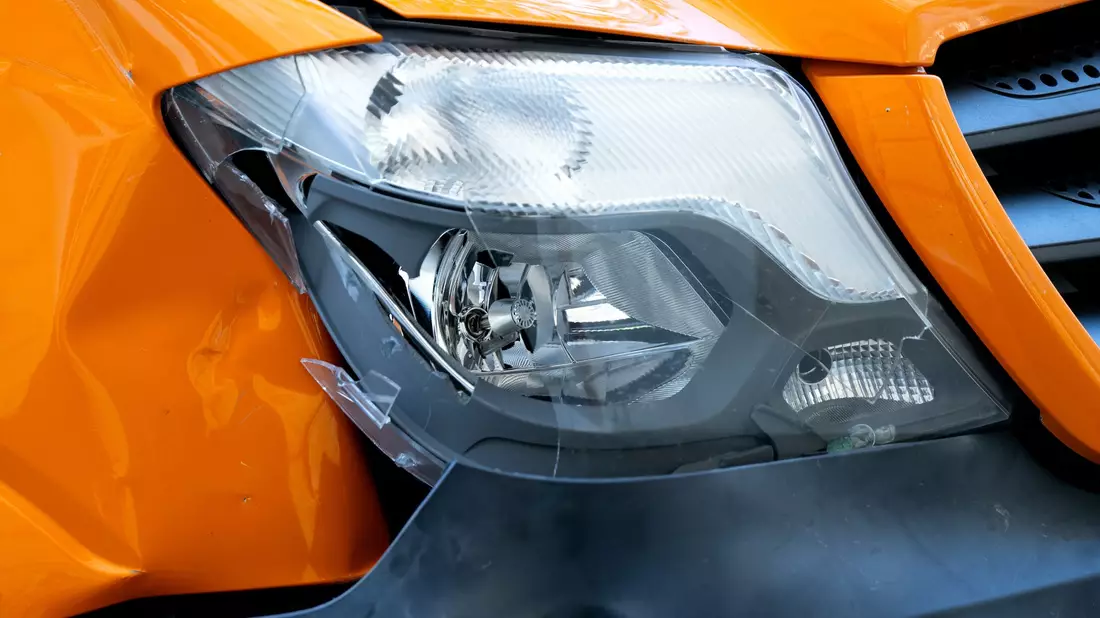 Parkrempler können bei modernen Autos schnell sehr teuer werden, beklagt der ADAC. (Archivbild) - Bild: Sven Hoppe/dpa