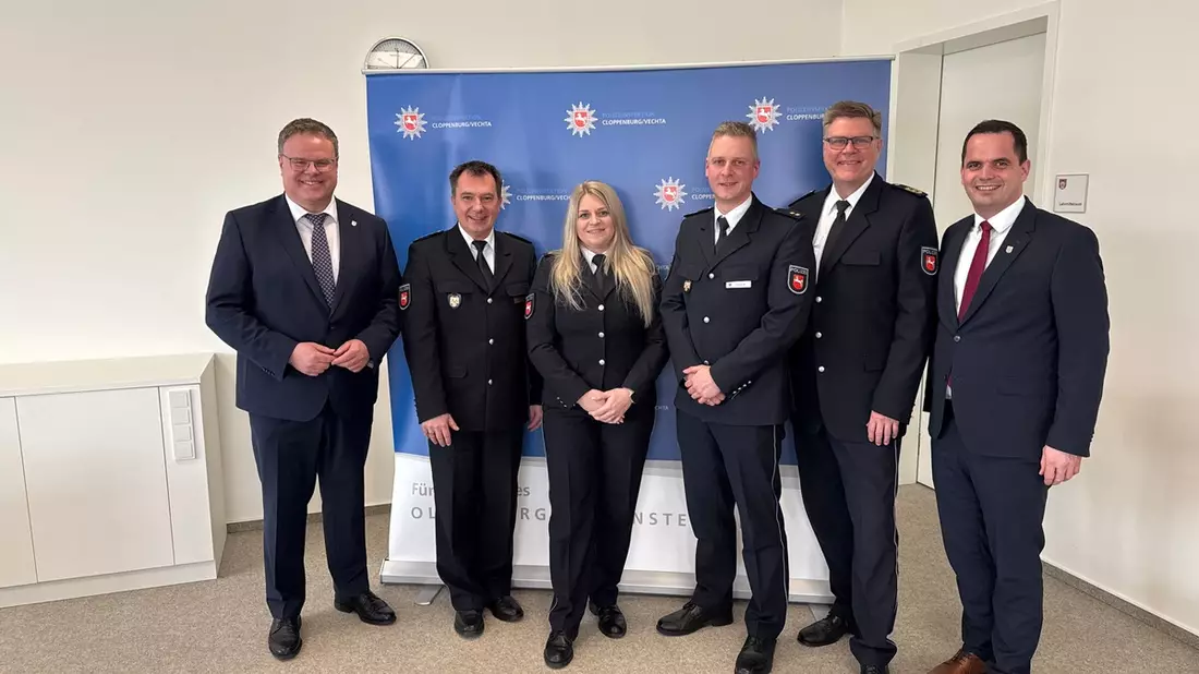 POL-OLD: Neue Leiterin beim Polizeikommissariat Vechta/Polizeipräsident Andreas Sagehorn überträgt die Amtsgeschäfte an Polizeirätin Luca-Marie Mielke - Bild: presseportal.de