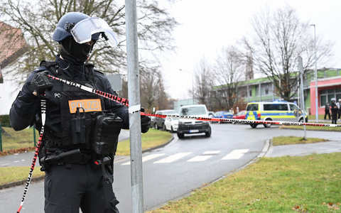 Das Gelände war zwischenzeitlich weiträumig abgesperrt. - Foto: Julian Stratenschulte/dpa