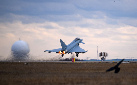 Deutschland will für den neuen Arktik-Einsatz der Nato vier Eurofighter bereitstellen. (Archivbild) - Foto: Bernd von Jutrczenka/dpa