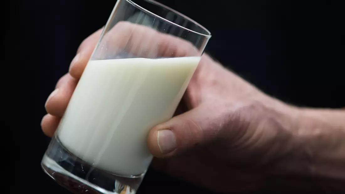 Milch aus der EU wird auch viel nach China exportiert. (Symbolbild) - Bild: Lukas Schulze/dpa