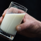 Milch aus der EU wird auch viel nach China exportiert. (Symbolbild) - Foto: Lukas Schulze/dpa