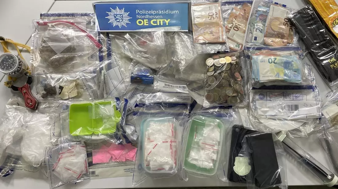 POL-KS: OE City durchsucht zwei Wohnungen: Harte Drogen im Wert von über 50.000 Euro sichergestellt; Mutmaßliche Dealer festgenommen - Bild: presseportal.de