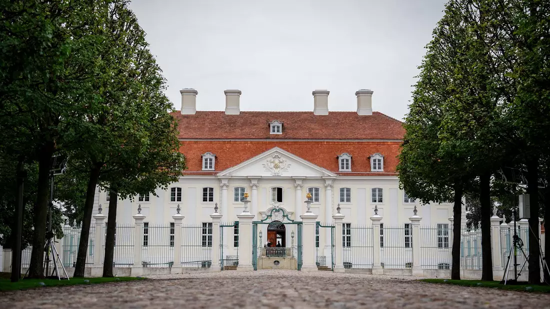 Schloss Meseberg wurde seit 2007 unter anderem für Empfänge von Staats- und Regierungschefs, aber auch für Kabinettsklausuren genutzt.  - Bild: Kay Nietfeld/dpa