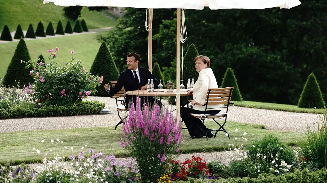 Auch Kanzlerin Merkel empfing Gäste wie Frankreichs Präsident Macron in Meseberg. (Archivbild)   - Bild: Kay Nietfeld/dpa-Pool/dpa